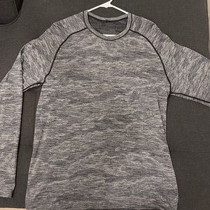 Lulu lemon long sleeve workout shirt
